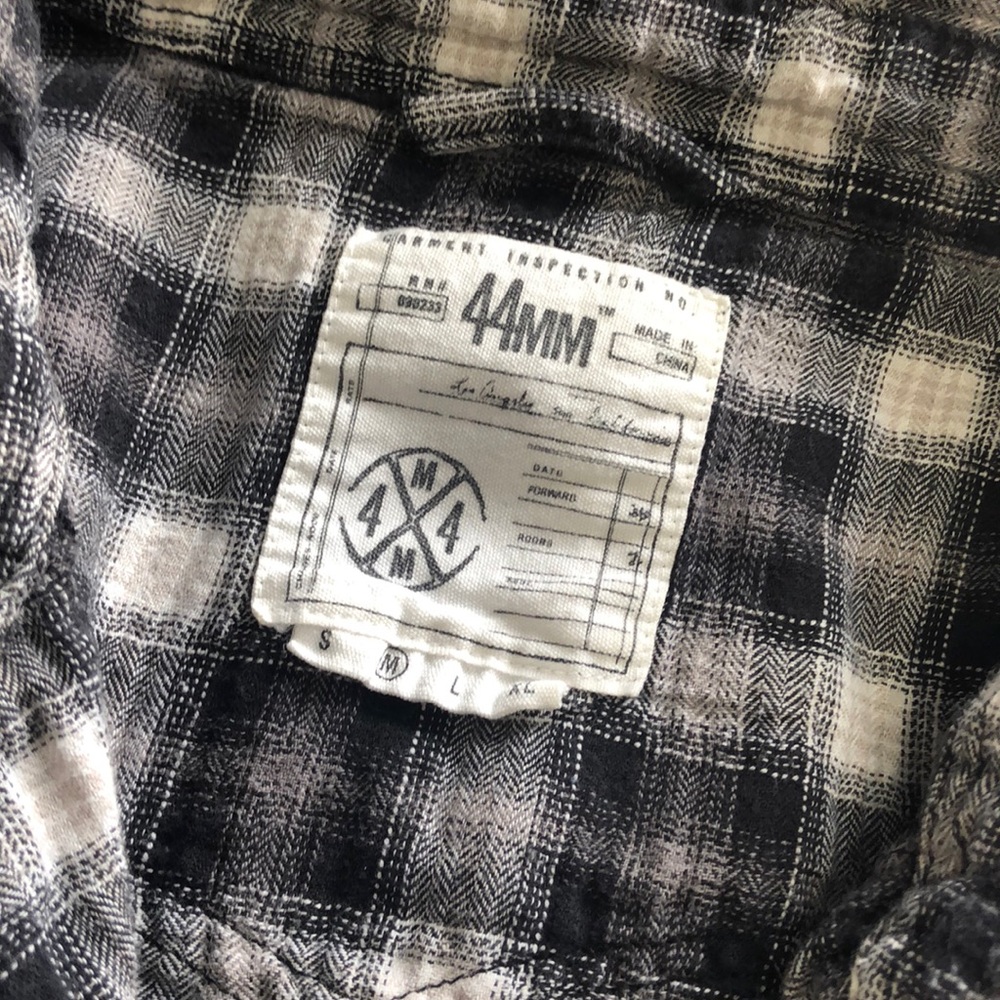 Good used condition checkered snap-down - Picture 4 of 4